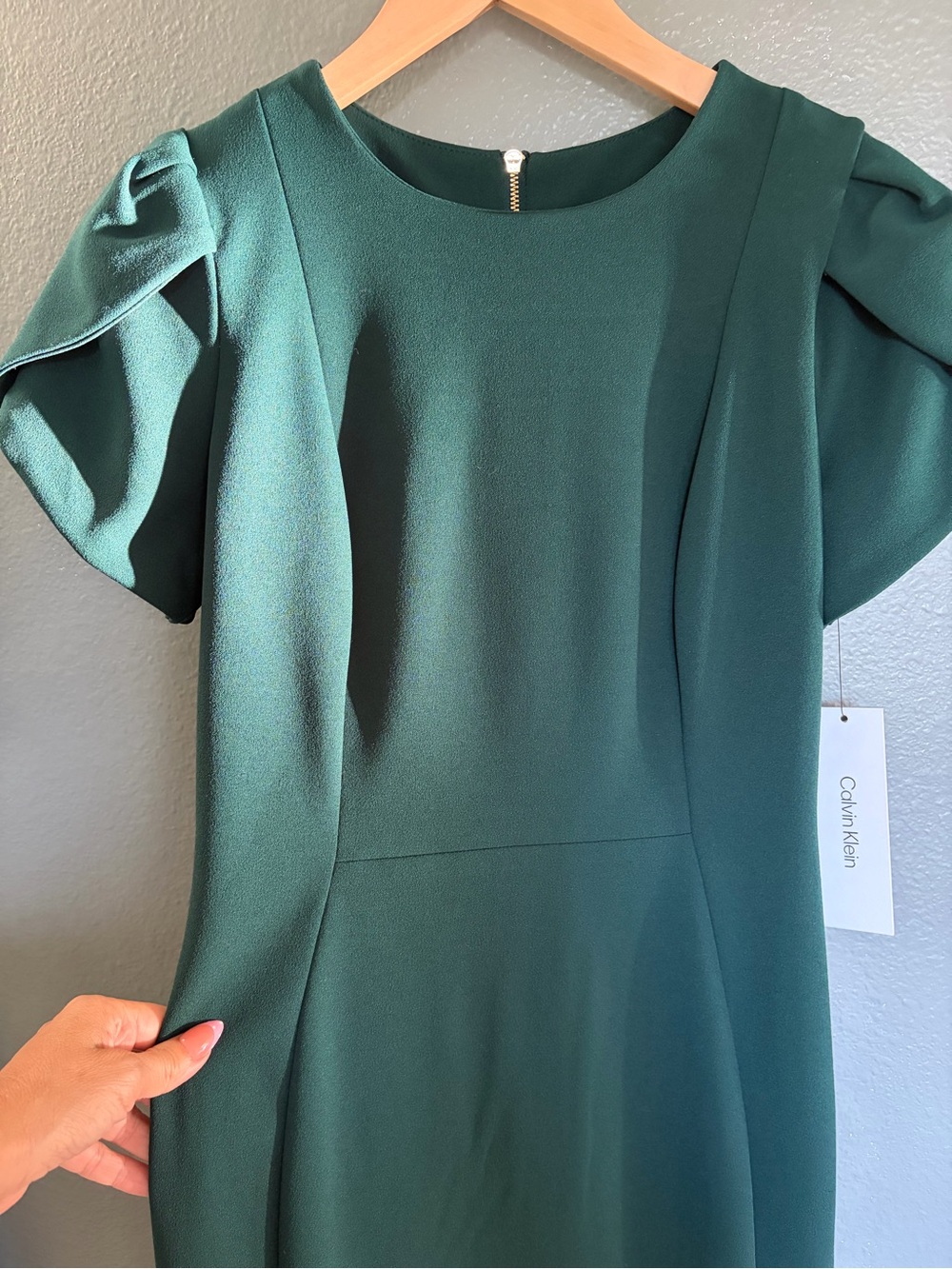 Calvin Klein Women's Emerald Green Short Sleeve Sheath Dress. Size 4